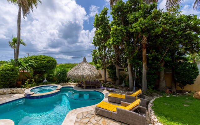 Mexican Style Villa With Private Pool, Free Utilities