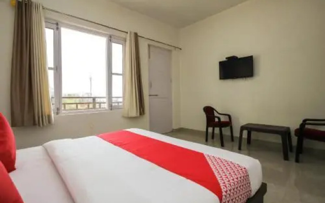 Gliders Holiday Inn by OYO Rooms