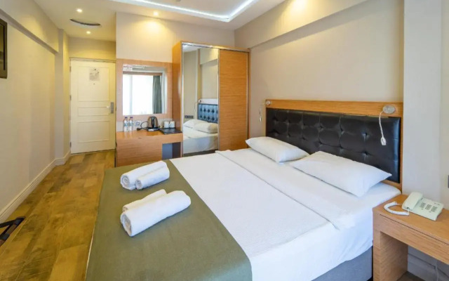 Aurasia SeaSide Hotel