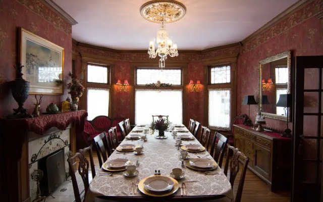Harrison House Bed & Breakfast