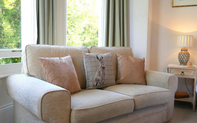 Muntham Holiday Apartments & Town House