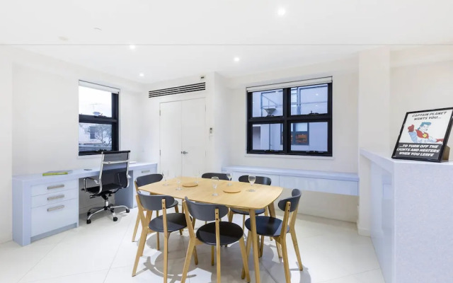 MADDISON, 3BDR Port Melbourne Apartment