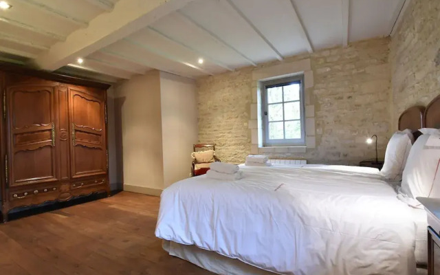Luxurious Mansion in Castle Grounds in Lantheuil