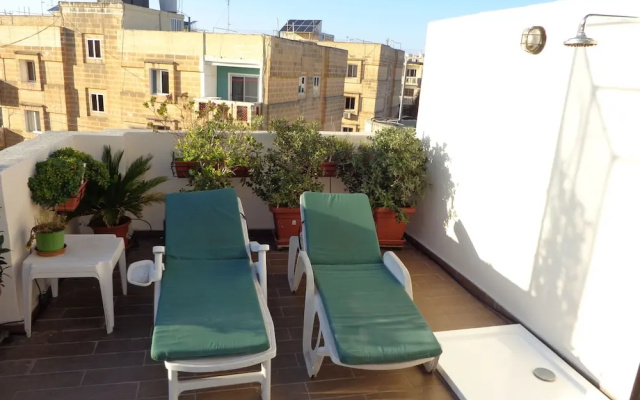 Lovely Penthouse With Private sun Terrace Between Valletta and Sliema