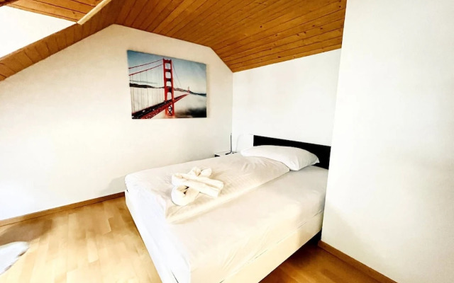 Einzigartige Schöne Altbau- Wohnung Im Zentrum