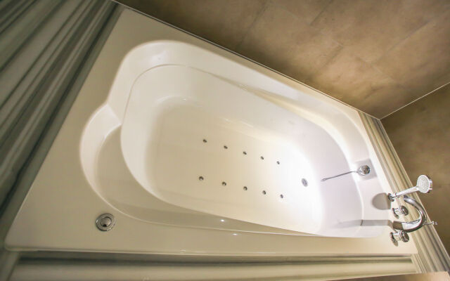 Hotel 2.4