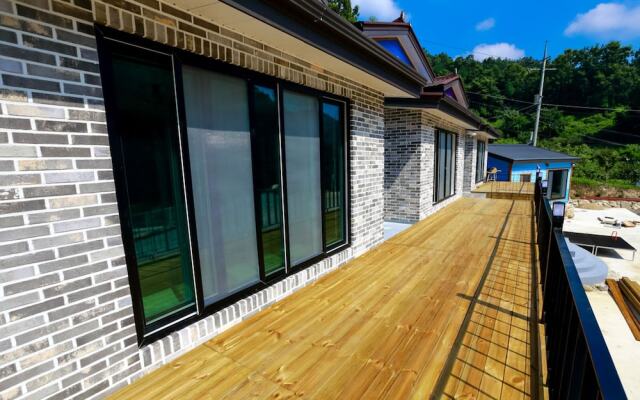 Pocheon stream pension