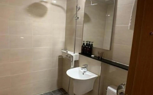 Renaissance Hotel - Hostel