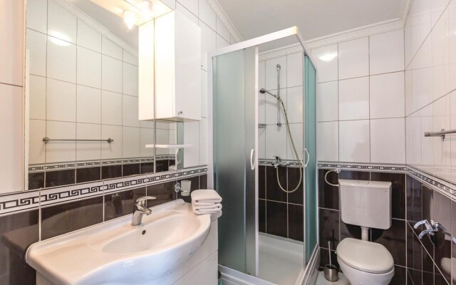 Nice Home in Makarska With Wifi and 1 Bedrooms