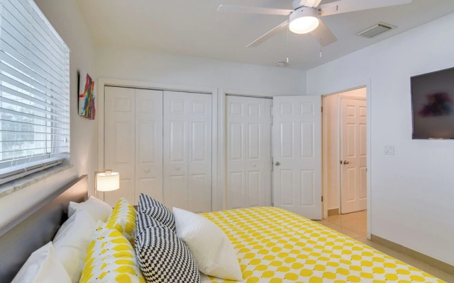 2 Mi to Ocean: Dog-friendly Hallandale Beach Condo