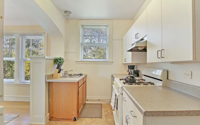 1-Bedroom Nice Apartment in Skokie