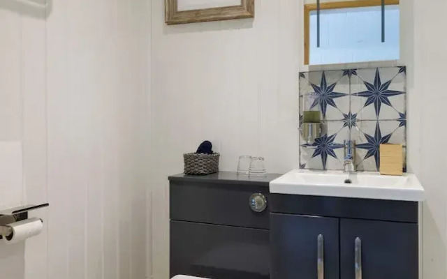 Cosy Cabin Retreat Close to Beaches