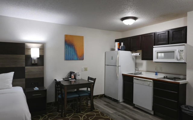 MainStay Suites Madison Airport