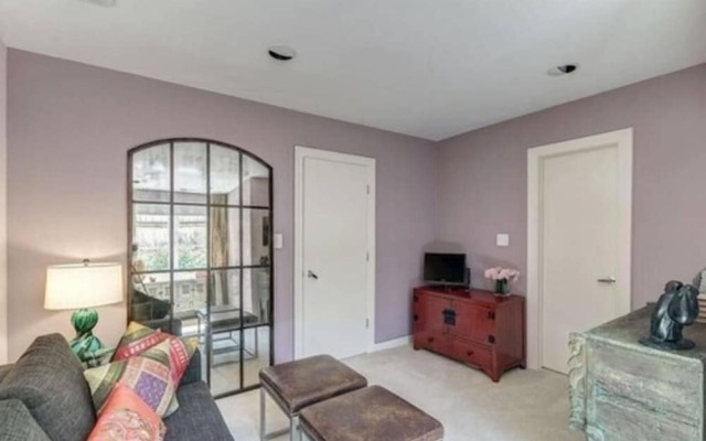 A Fabulous Washington DC 2BR 2 5BA Victorian Row Bi-Level Apartment 4 Guests
