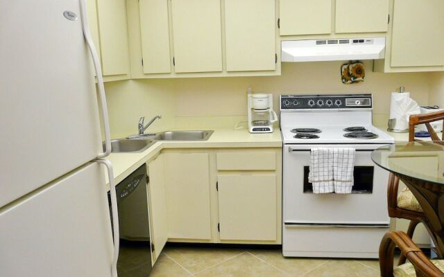 Beachfront Condo With Pool and Ocean View From Balcony