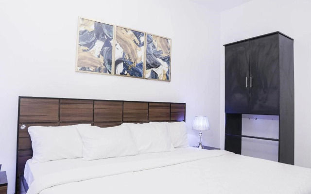 Momak 8 Hotel Adenuga House