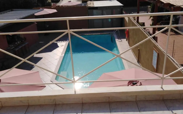 Souvlakis Pool Suites (S.P.S)
