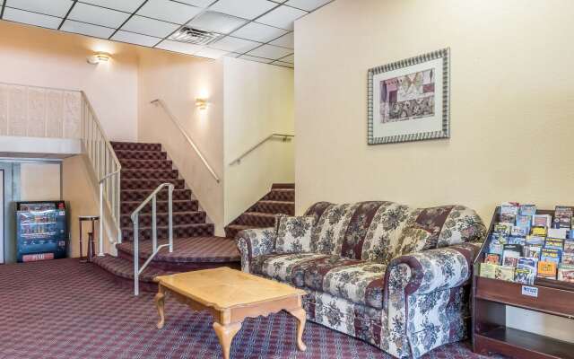 Econo Lodge Airport