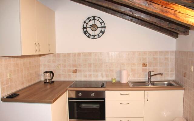 Old Theatre Rooms and Apartments