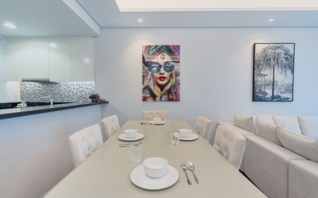 Luxurious 2B With Burj Views in Business Bay