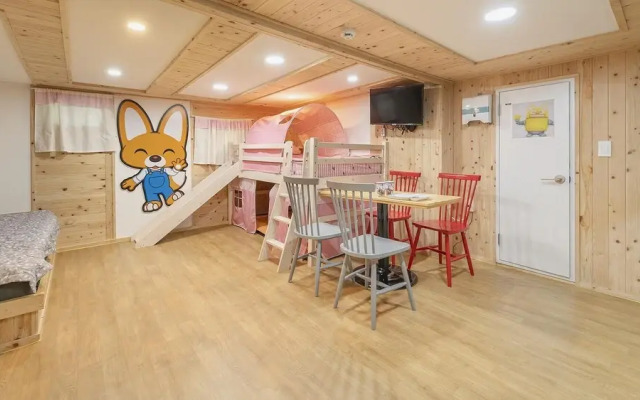 Chuncheon Jayooinui Spacaravan