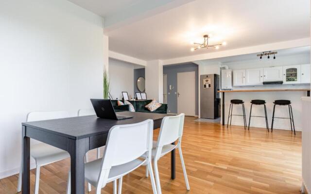 Design 3 bedrooms appartment, near Champs Elysees