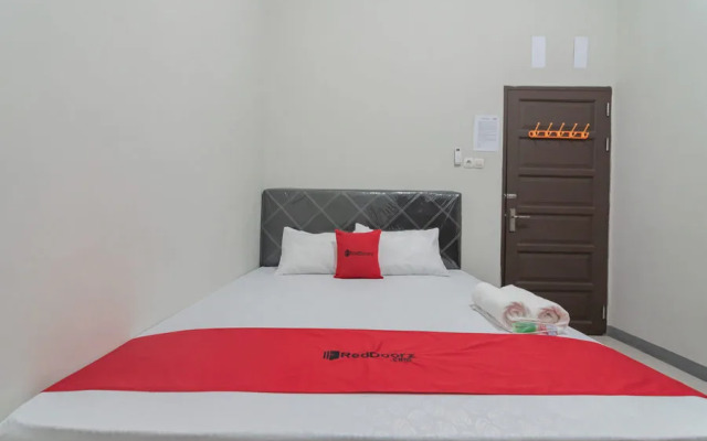 RedDoorz Syariah near Jalan Jakarta Samarinda