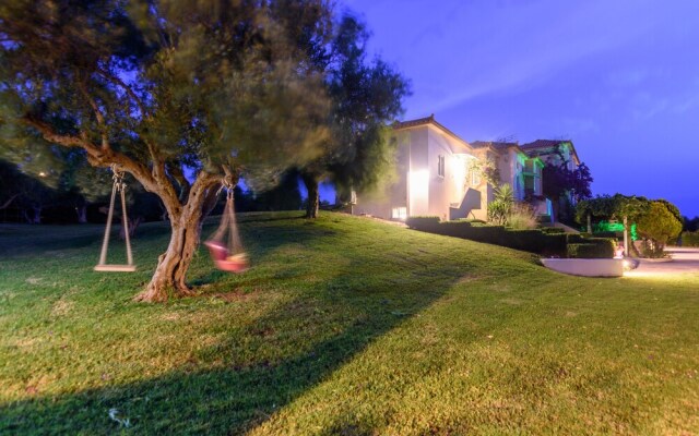 Kyparissia Garden Retreat - Cosy Master Suite