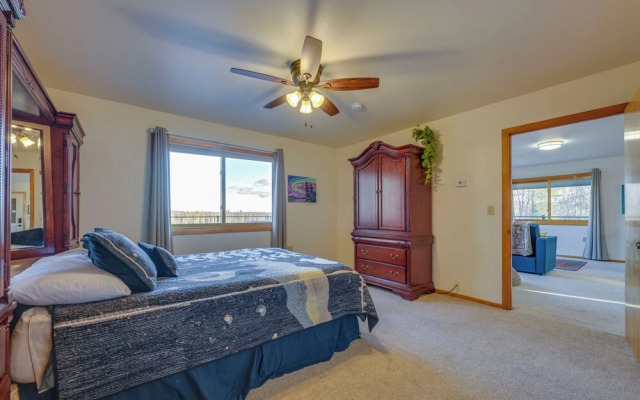 On-site Kenai River Fishing: Soldotna Apartment!