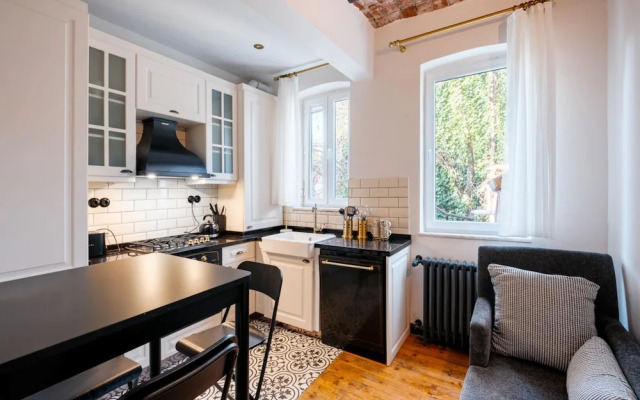 Flat With Balcony 8 min to Istiklal Avenue