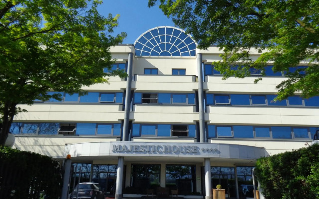 MajesticHouse Conference & Restaurant