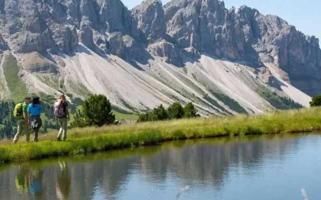 Pond View Modern Retreat