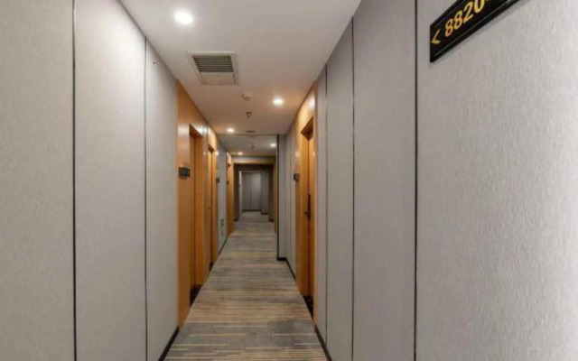 Super 8 Collection Hotel (Beijing Capital Airport New International Exhibition Center)
