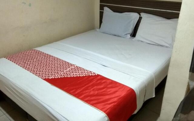OYO 90002 Wisma Robinson