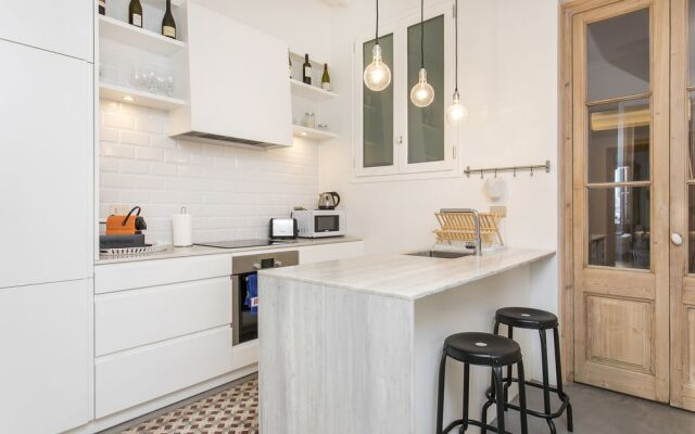 Spacious and luminous flat with balcony