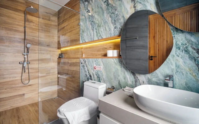 Family Oasis Pool & Beach Nearby V191