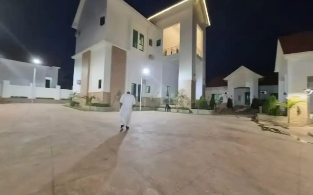 Castle De White House Hotel