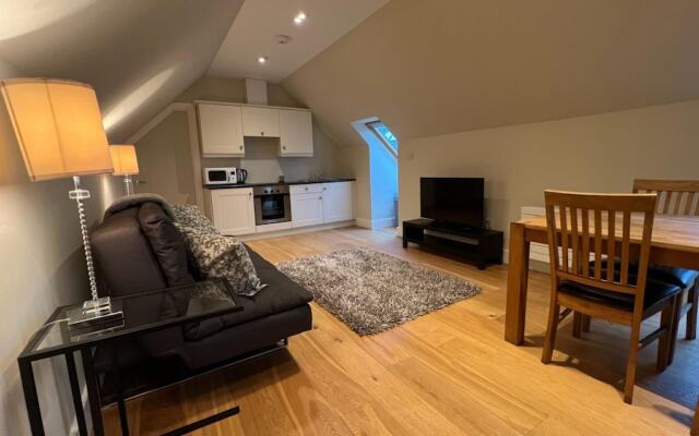 NEW 1BD Contemporary Home Upper Dunblane