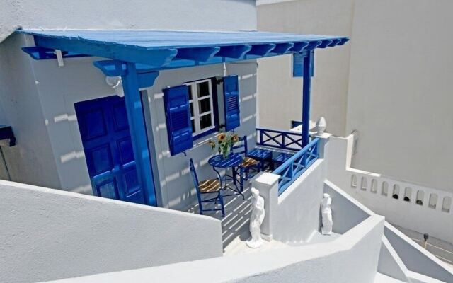 Lunar Santorini Hotel