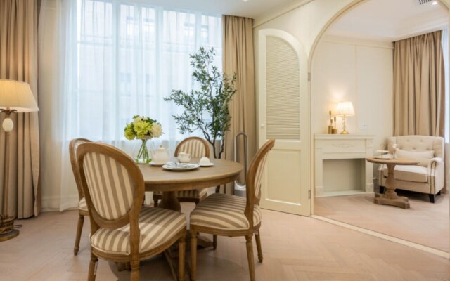 Hidden Residence- No.1 on the Bund