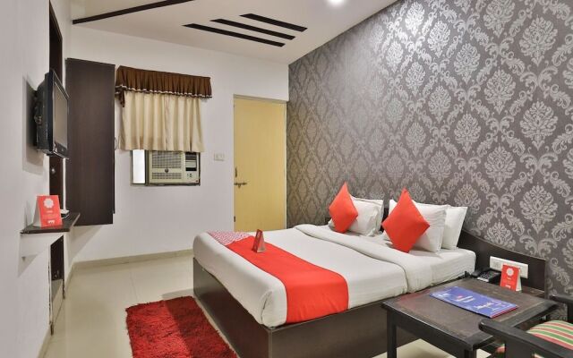 OYO Flagship 711 Hotel Crystal