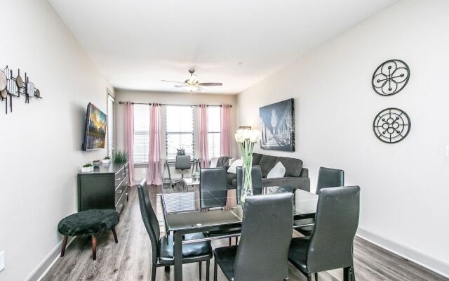 Rooftop Pool, Views, Close to Shops & Dining C4427