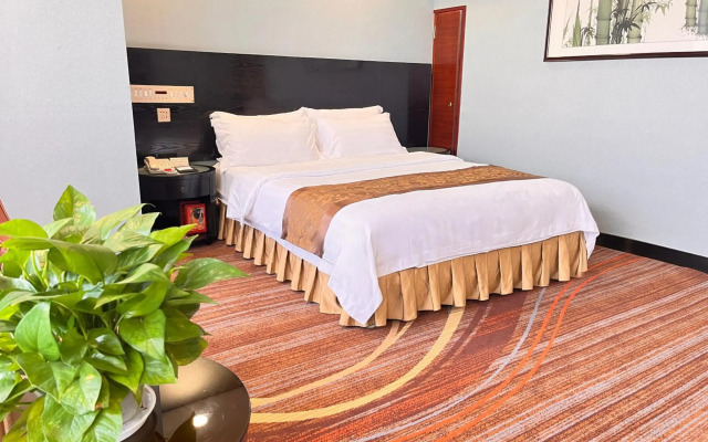 Skyline Plaza Hotel