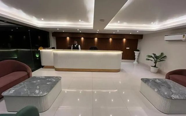 Fabhotel Lands Inn