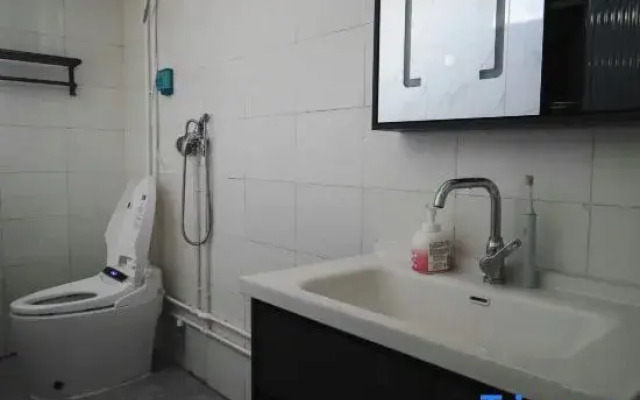 Badaling Town Grape Courtyard