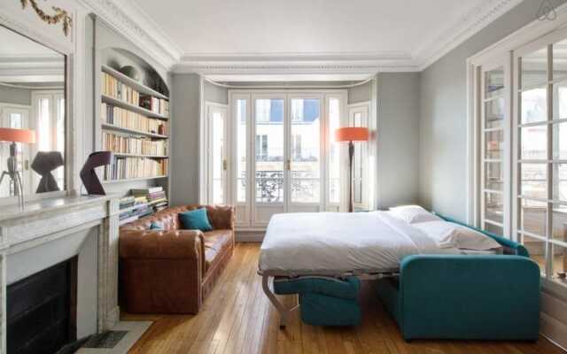 Cosy Flat Sleeps 4 W/terrace in the 10th District