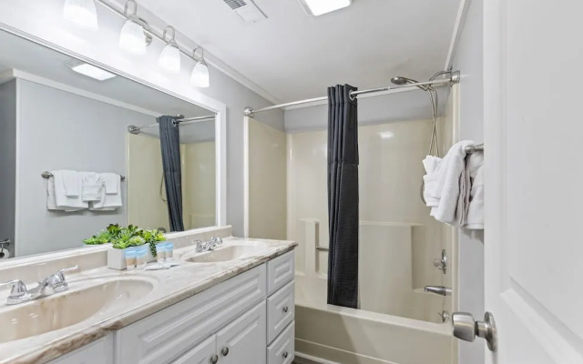 Hosteeva Oceanview Condos