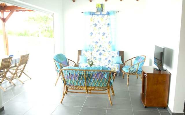 House With 2 Bedrooms in Saint François, With Pool Access, Enclosed Ga