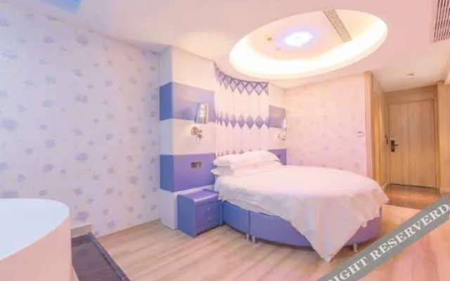 Super 8 Collection Hotel (Fuyang Wuyue Plaza)