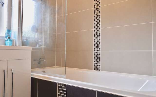 Newly Refurbished And Modern 2 Bedroom Flat